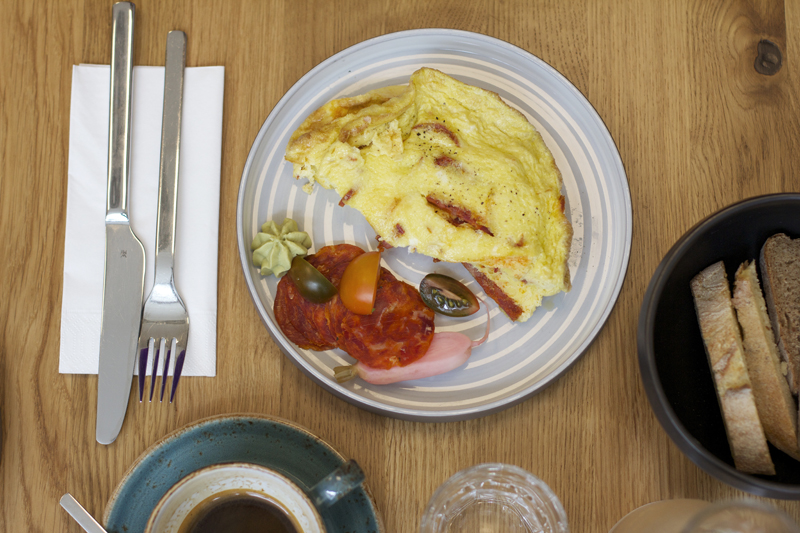 vienna city guide: bits and bites vienna - omelette chorizo | h.anna